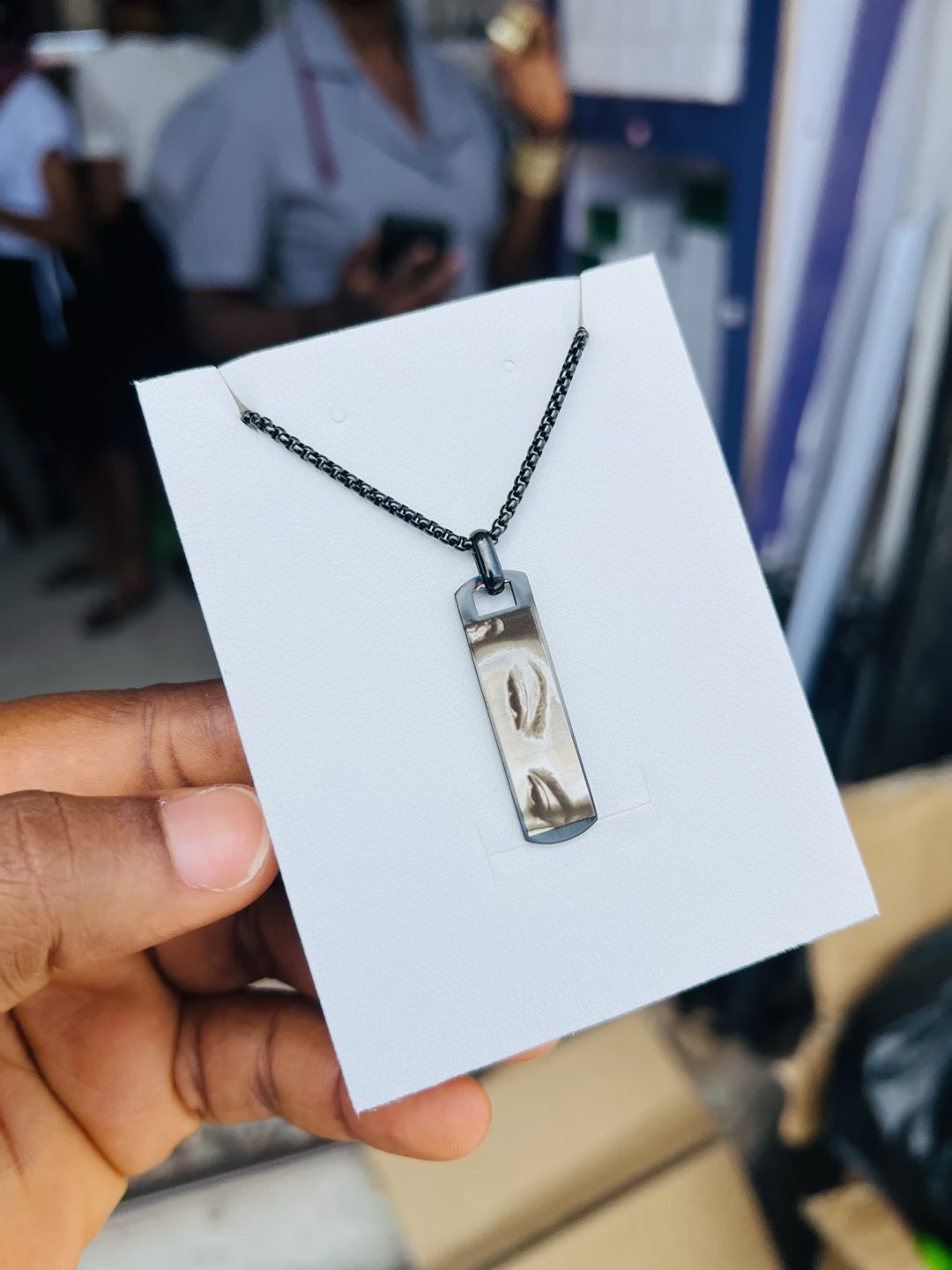 Engraved black flat eyes necklace - Image 3