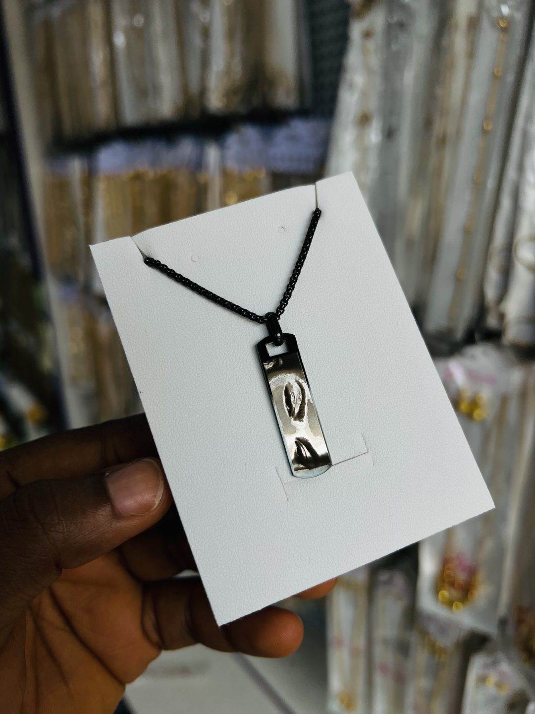 Engraved black flat eyes necklace - Image 7