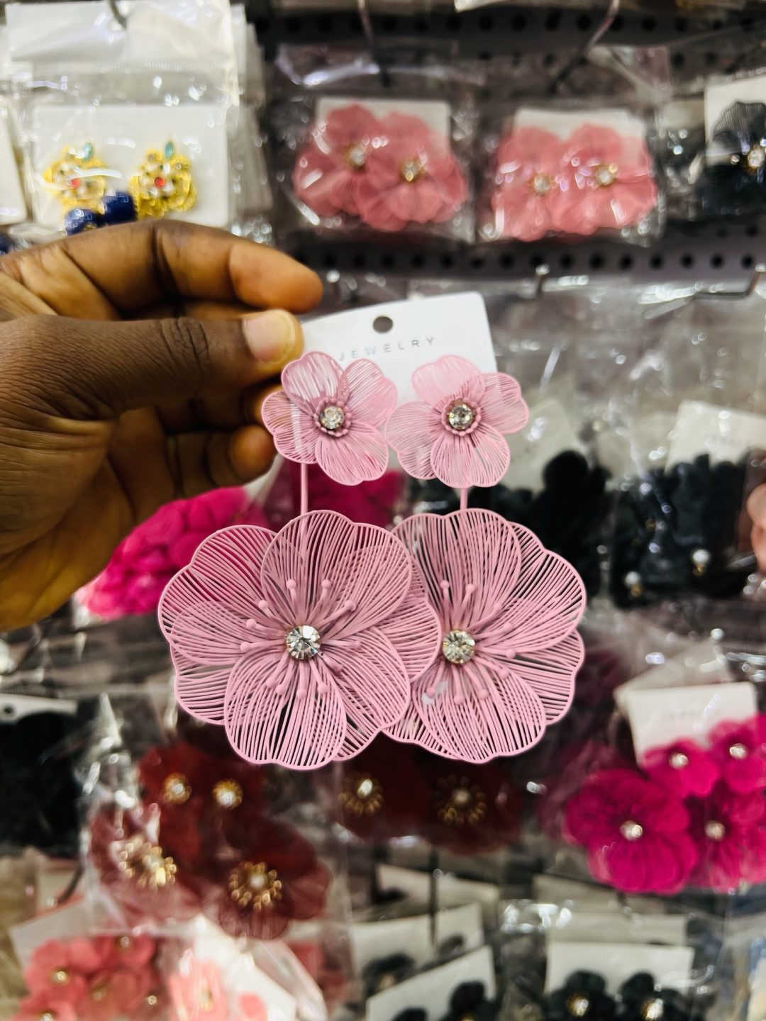 Peach flowery earring - Image 3