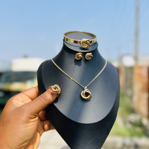 Romanian gold jewelry set 004