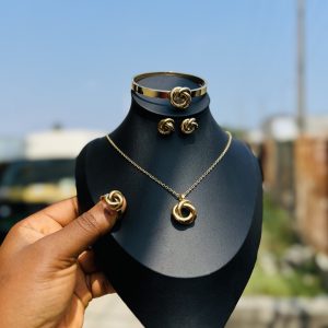 Romanian gold jewelry set 004
