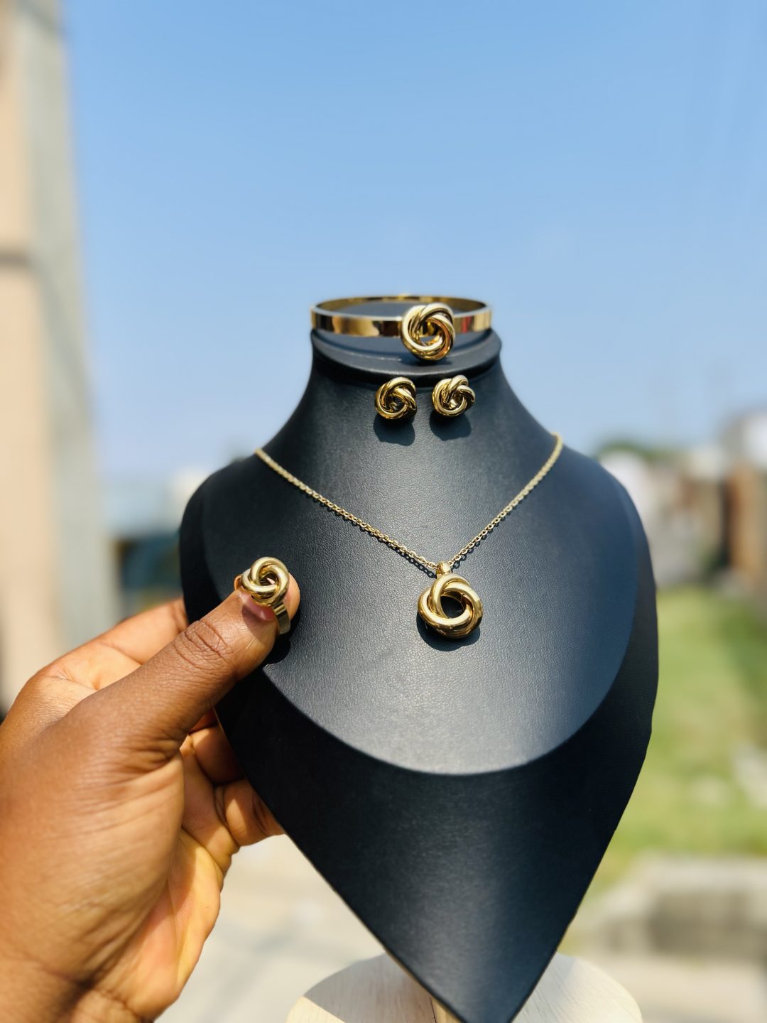 Romanian gold jewelry set 004 - Image 3
