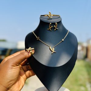 Romanian gold jewelry set 003