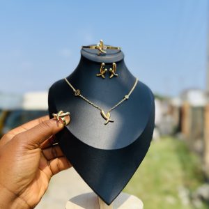 Romanian gold jewelry set 003