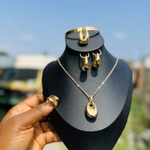 Romanian gold jewelry set 002