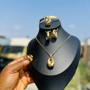 Romanian gold jewelry set 002