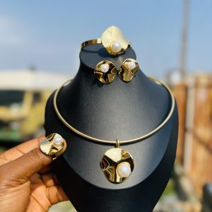 Romanian gold jewelry set 001