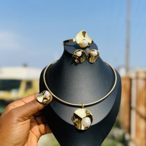 Romanian gold jewelry set 001