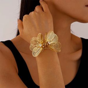 Amiga flower bracelet and ring set