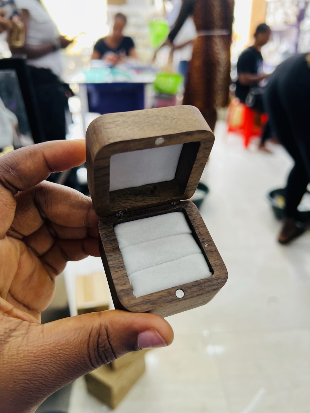 Engraved wooden ring box - Image 2