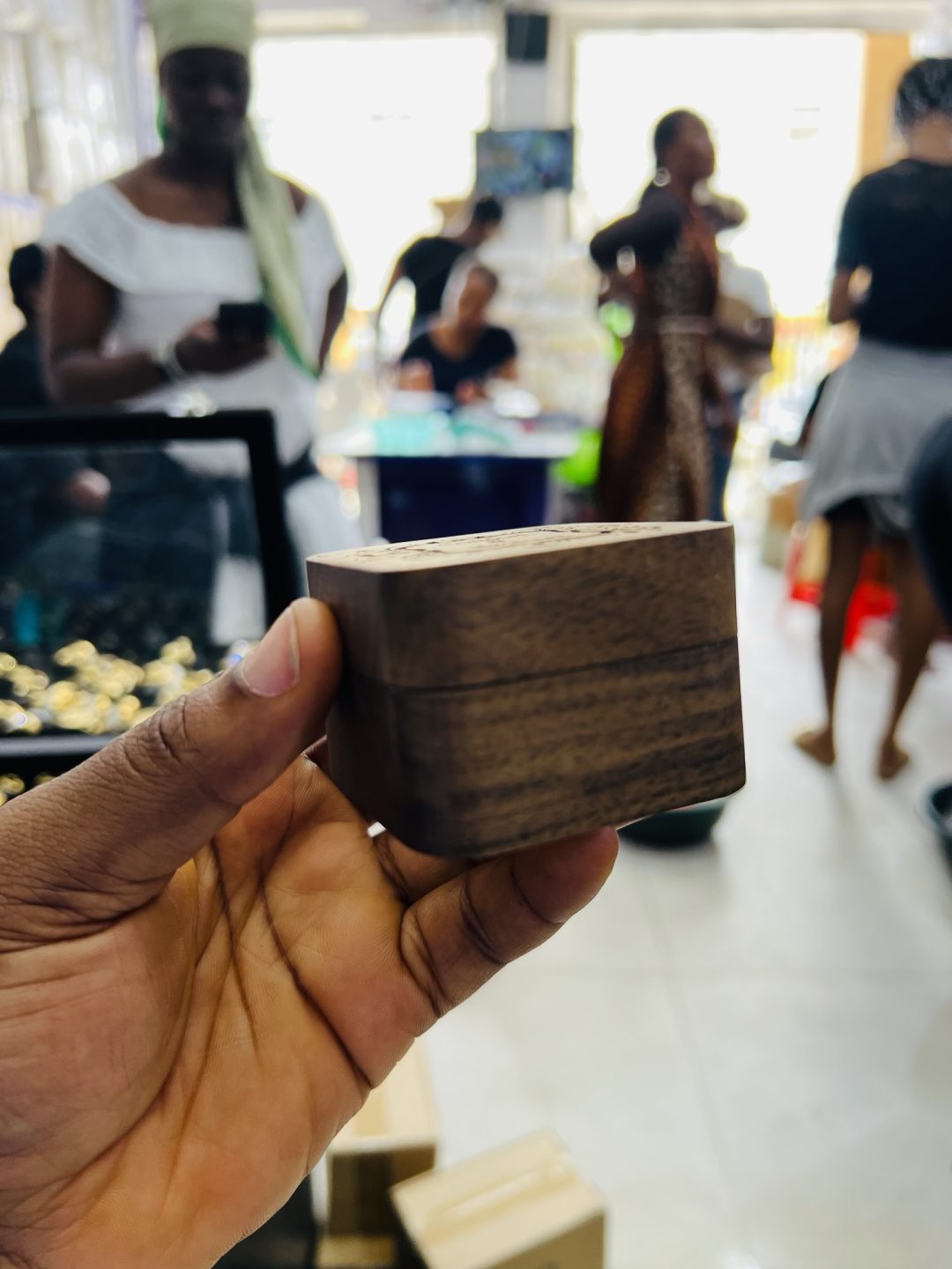 Engraved wooden ring box - Image 3