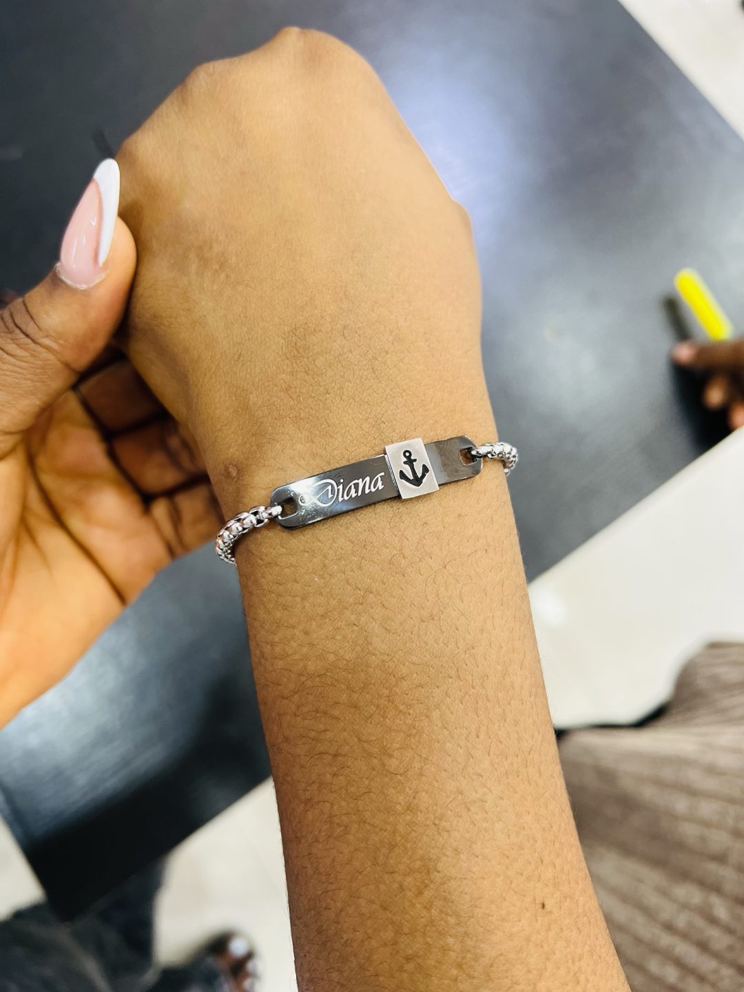 Engraved black anchor bracelet - Image 5