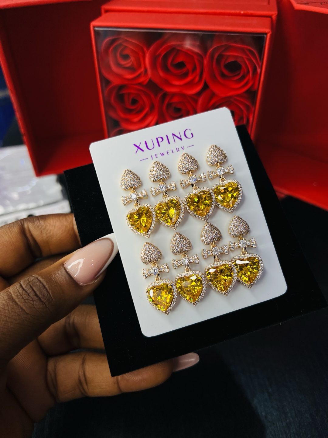 A pair of Xuping emerald stone earrings - Image 2
