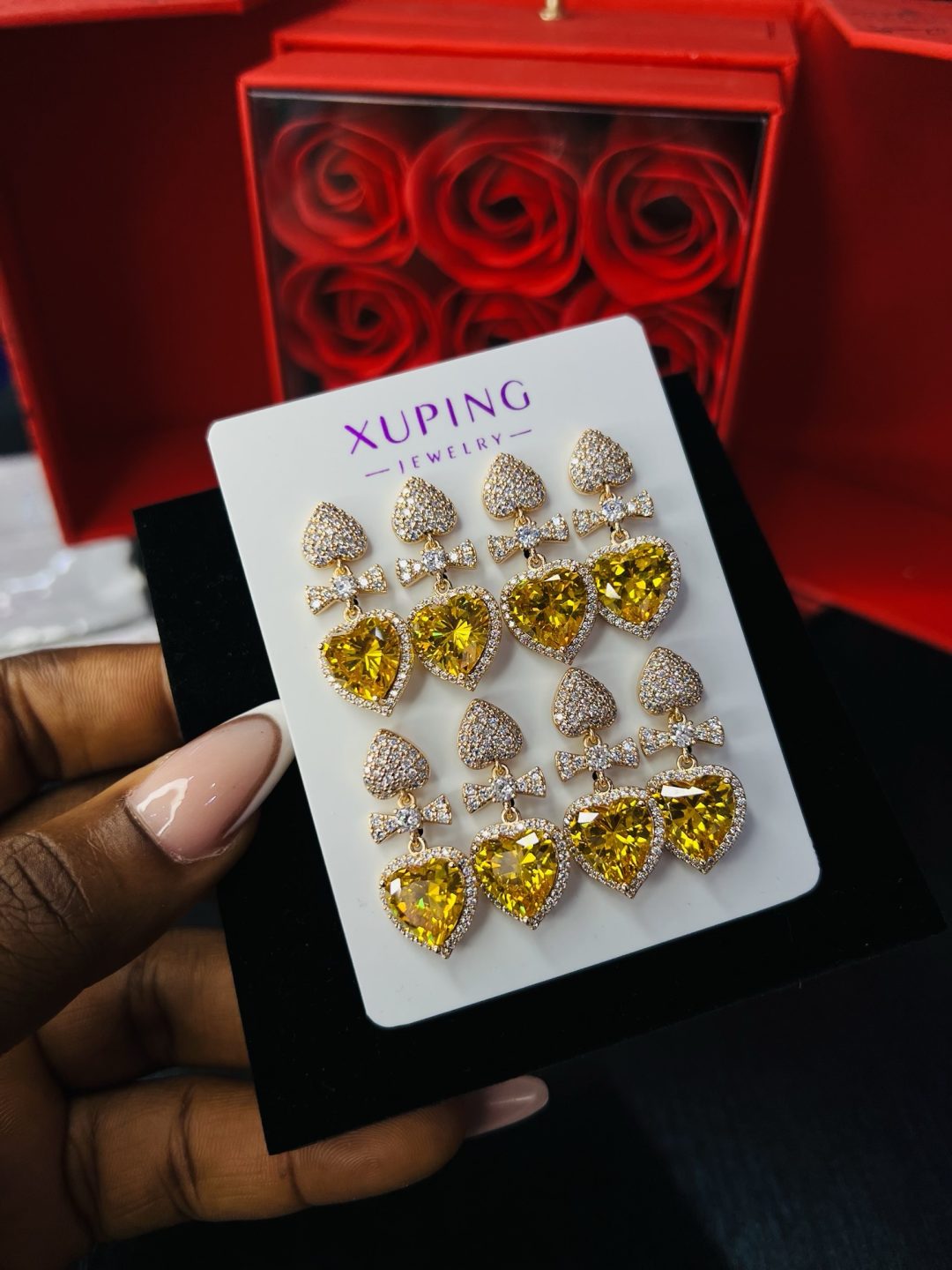 A pair of Xuping emerald stone earrings - Image 3