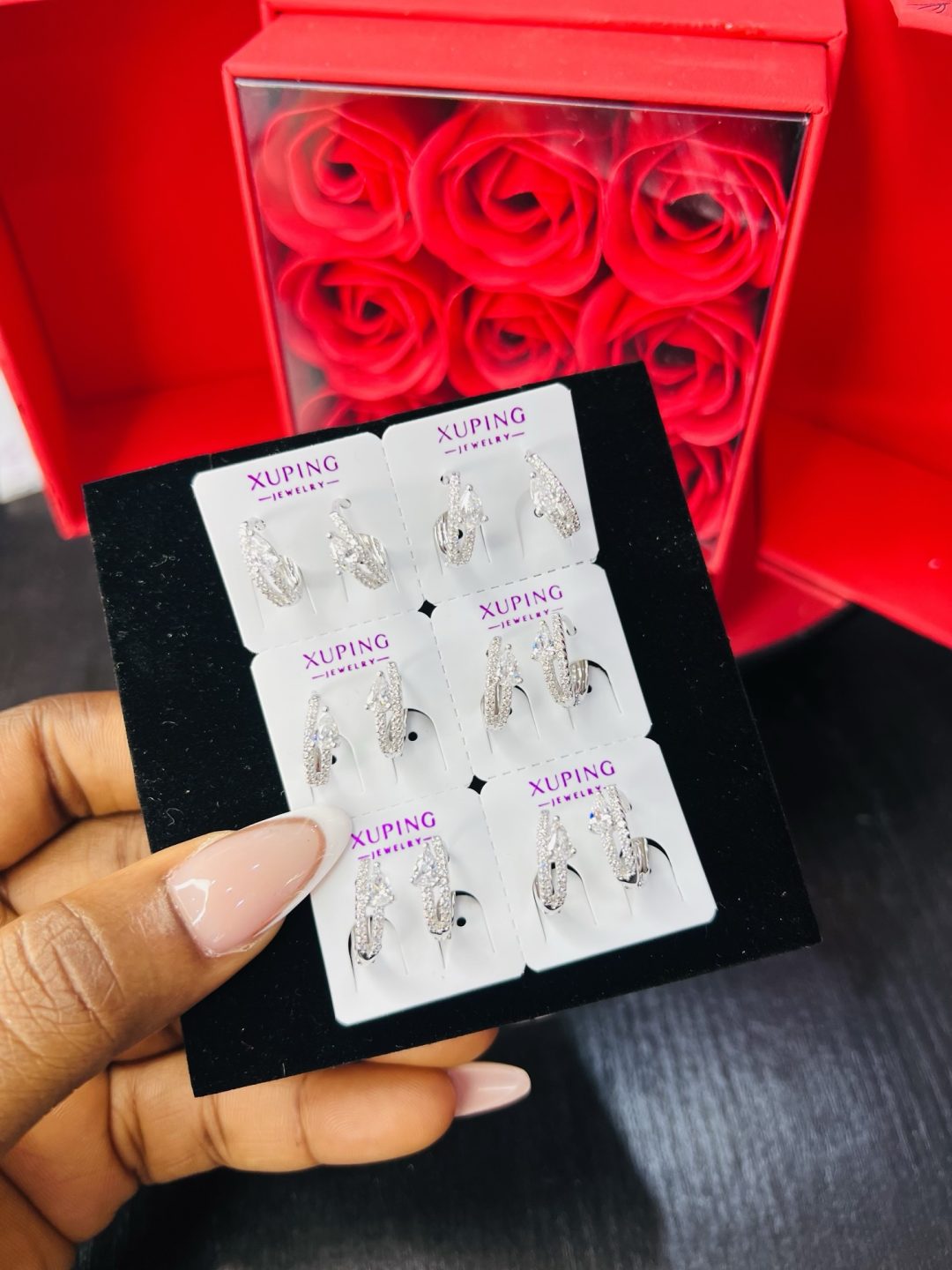 A pair of Xuping earrings 004