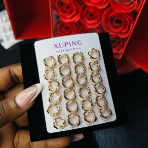 A pair of Xuping earrings 015