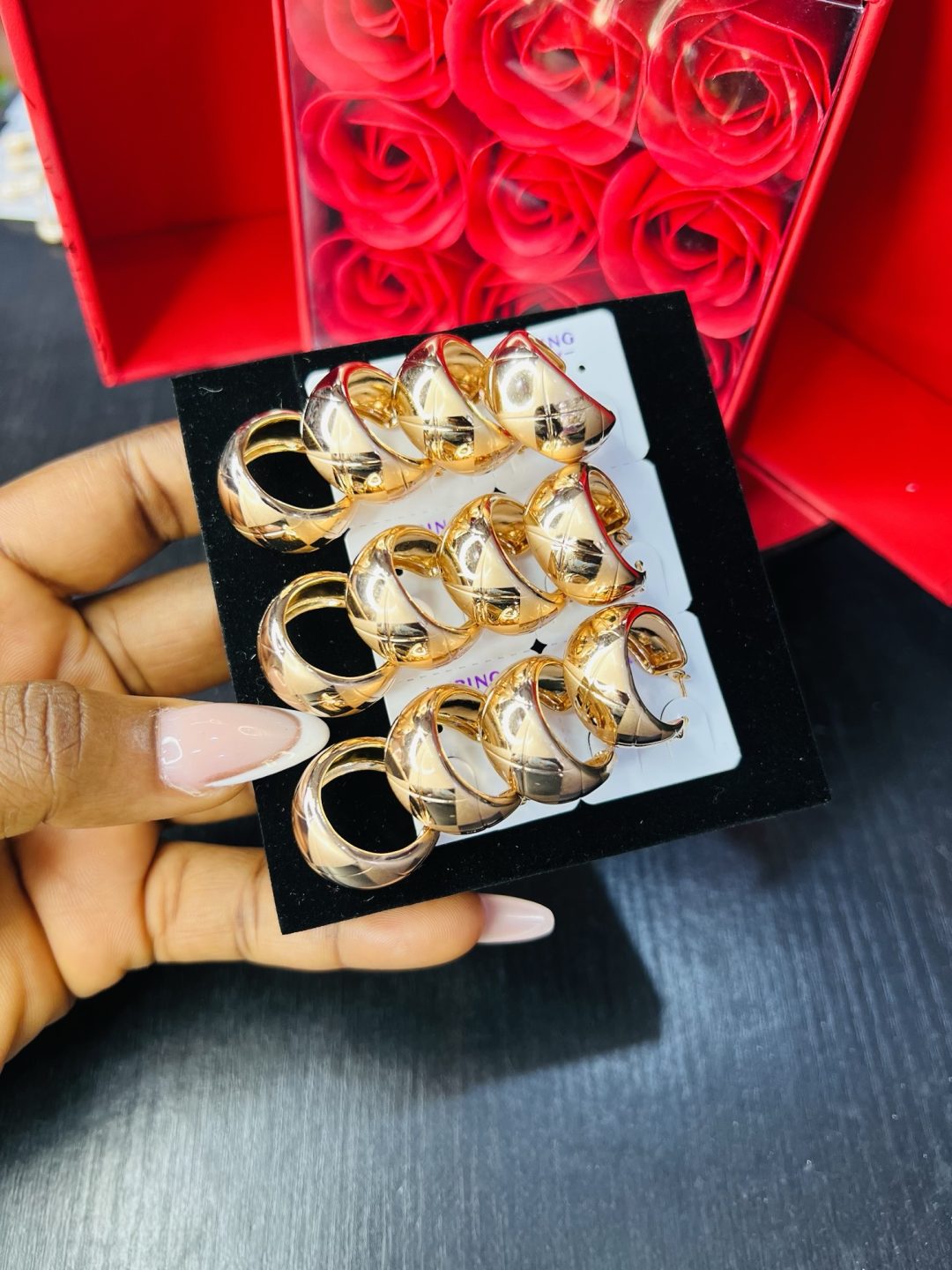 A pair of Xuping hoops earrings 022