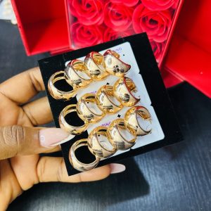 A pair of Xuping hoops earrings 022
