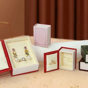 A dozen of blue necklace booklet box