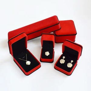 Suede velvet necklace box