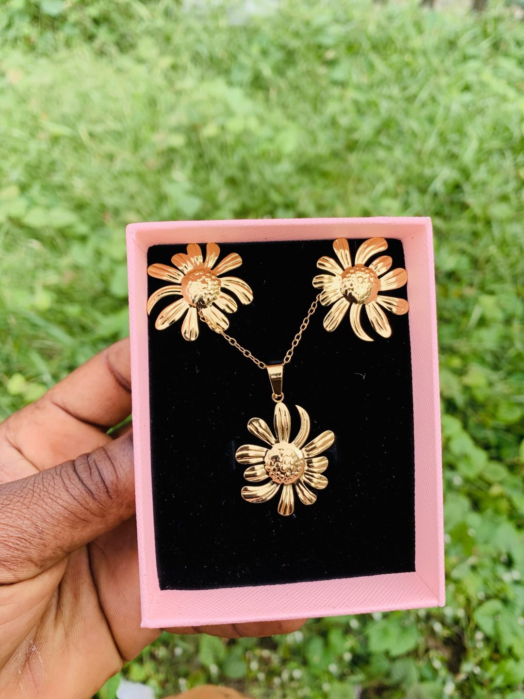 Luxury steel gold set comes with exact box 025