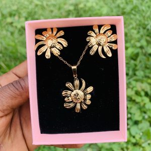 Luxury steel gold set comes with exact box 025