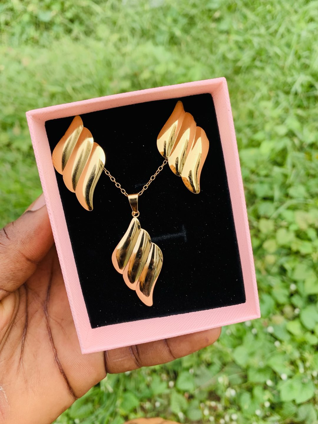Luxury steel gold set comes with exact box 026