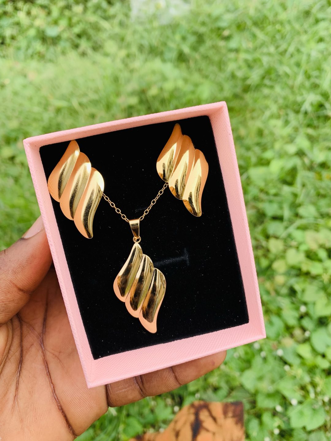 Luxury steel gold set comes with exact box 026 - Image 2