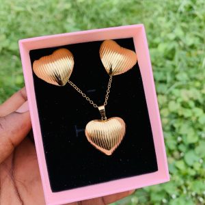 Luxury steel gold set comes with exact box 024