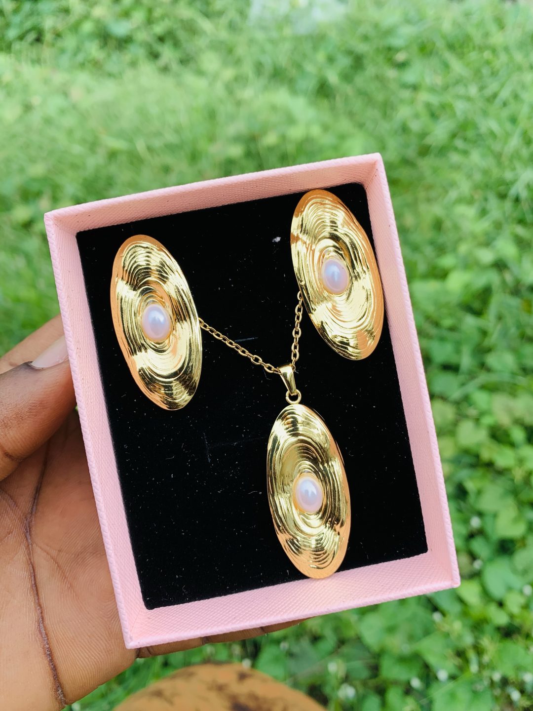 Luxury steel gold set comes with exact box 023