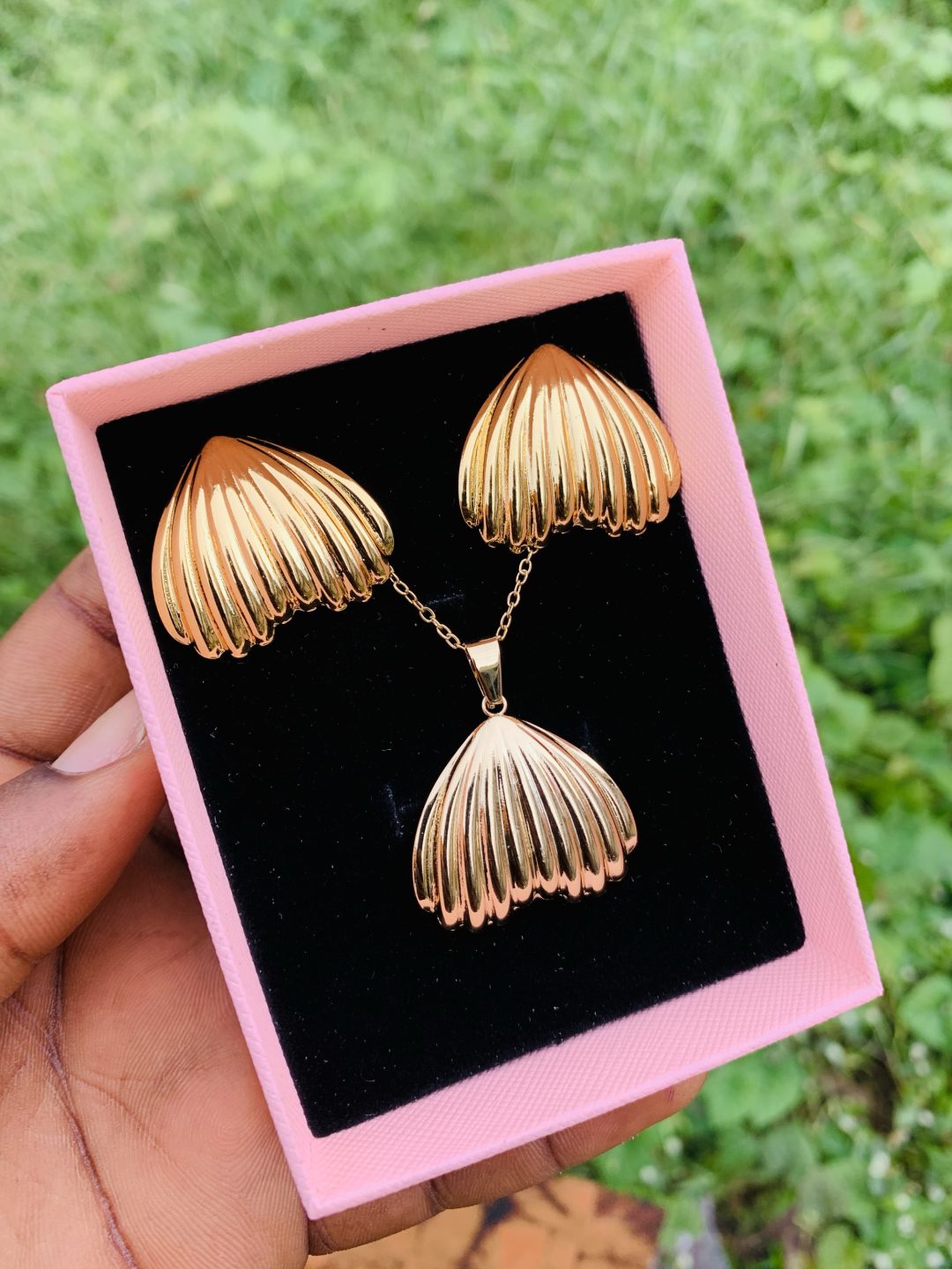 Luxury steel gold set comes with exact box 022
