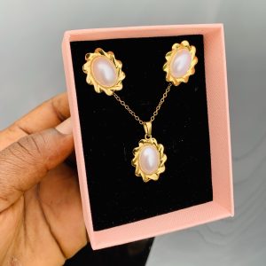 Luxury steel gold set comes with exact box 019