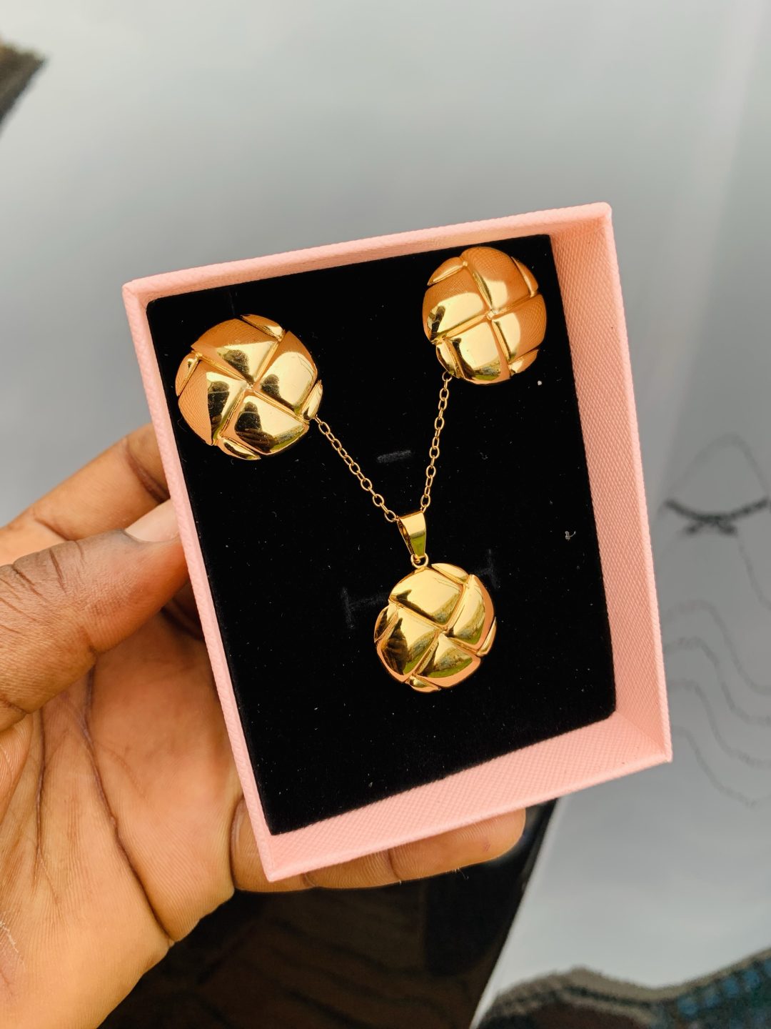Luxury steel gold set comes with exact box 018 - Image 2