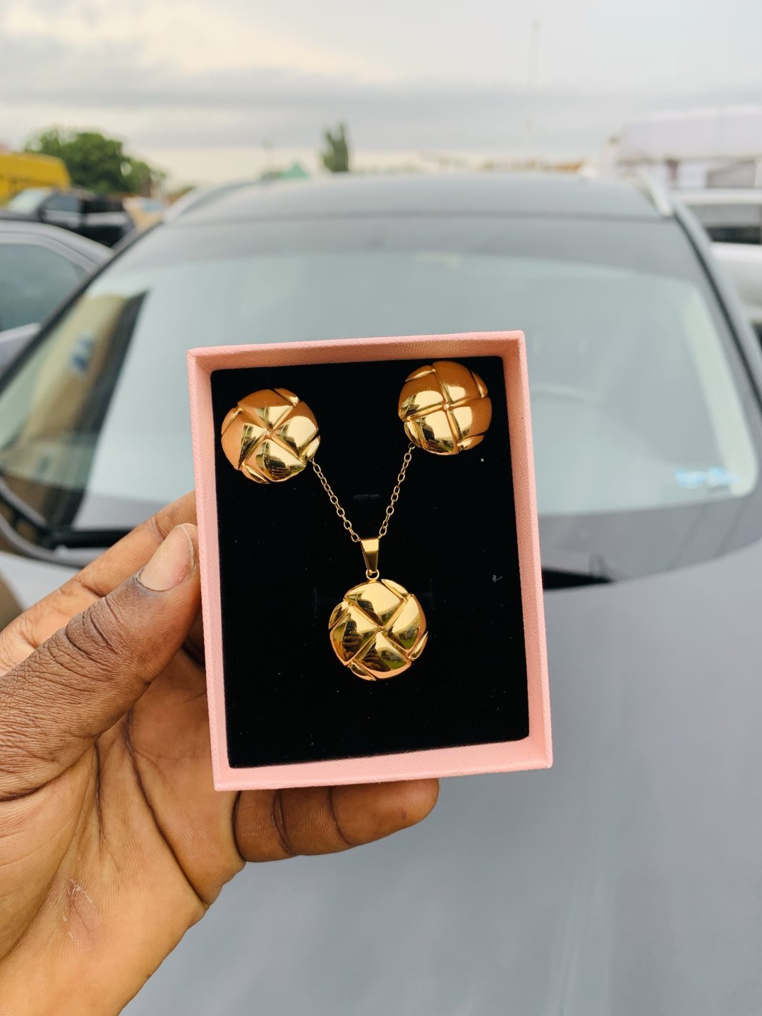 Luxury steel gold set comes with exact box 018 - Image 3