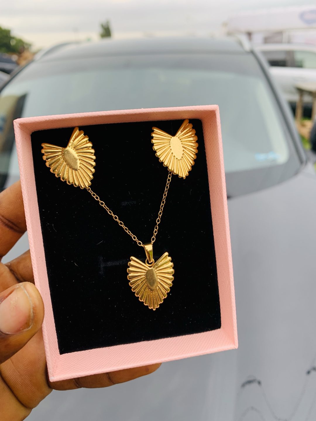 Luxury steel gold set comes with exact box 017