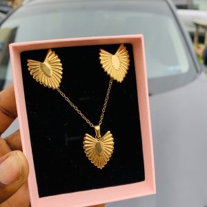 Luxury steel gold set comes with exact box 017