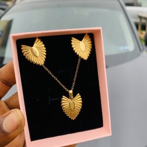 Luxury steel gold set comes with exact box 017