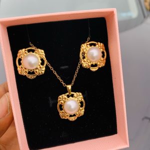 Luxury steel gold set comes with exact box 016