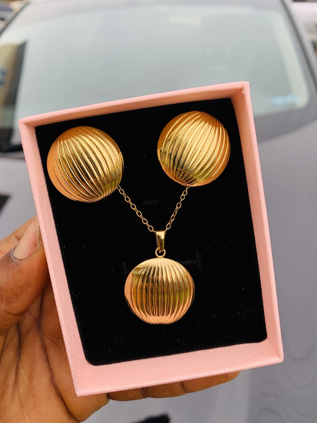 Luxury steel gold set comes with exact box 014