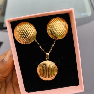 Luxury steel gold set comes with exact box 014