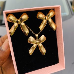 Luxury steel gold set comes with exact box 013