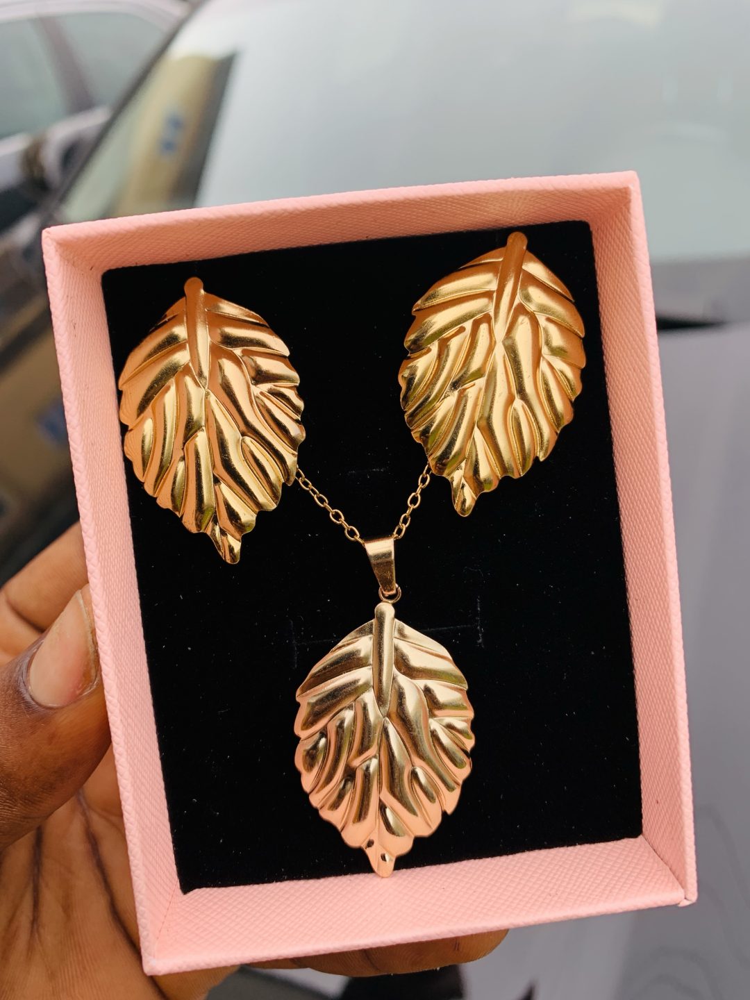 Luxury steel gold set comes with exact box 012 - Image 2