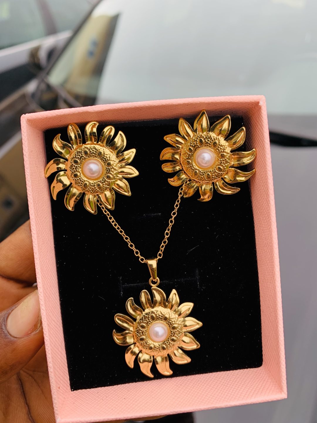 Luxury steel gold set comes with exact box 011