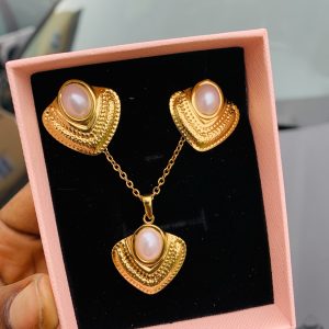 Luxury steel gold set comes with exact box 009