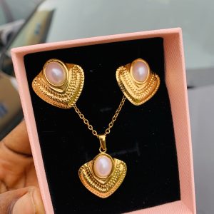 Luxury steel gold set comes with exact box 009