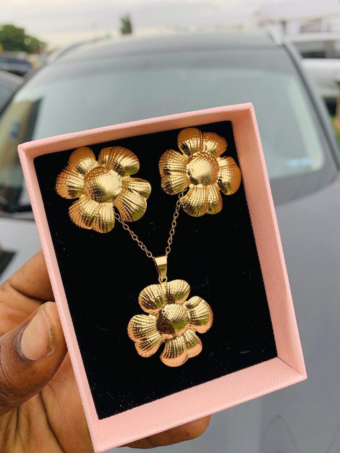 Luxury steel gold set comes with exact box 008 - Image 2