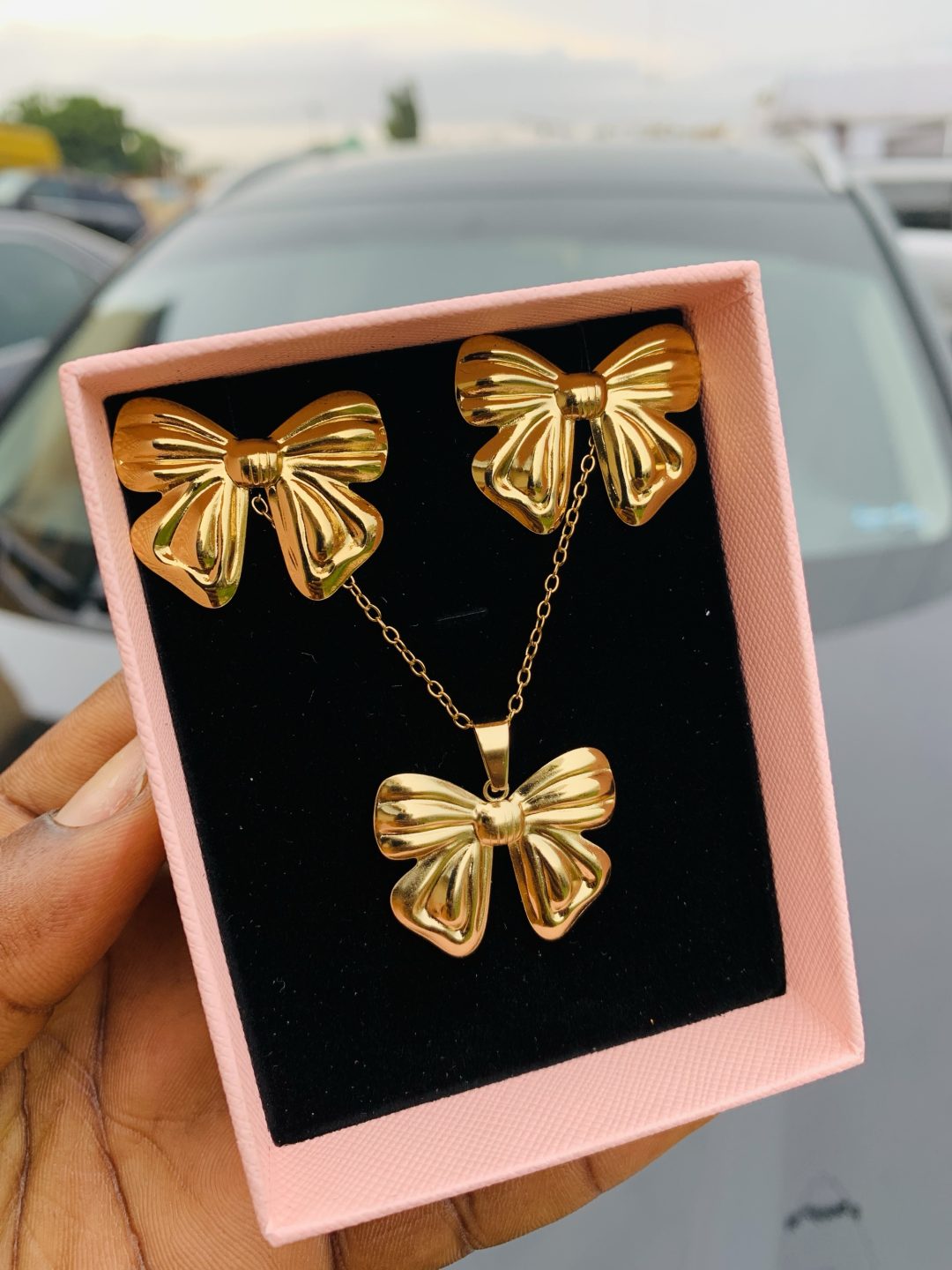 Luxury steel gold set comes with exact box 007