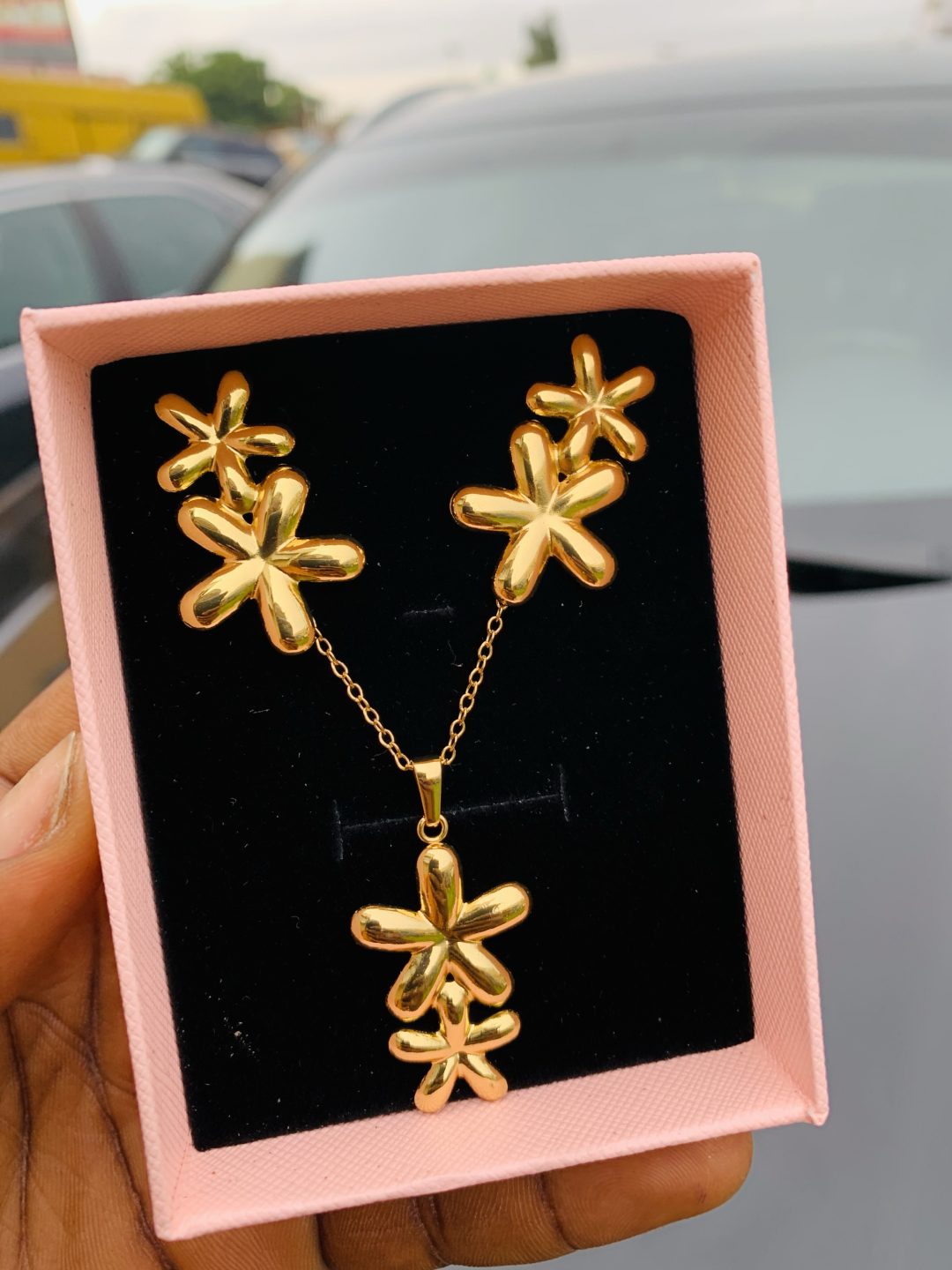 Luxury steel gold set comes with exact box 005