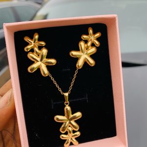 Luxury steel gold set comes with exact box 005