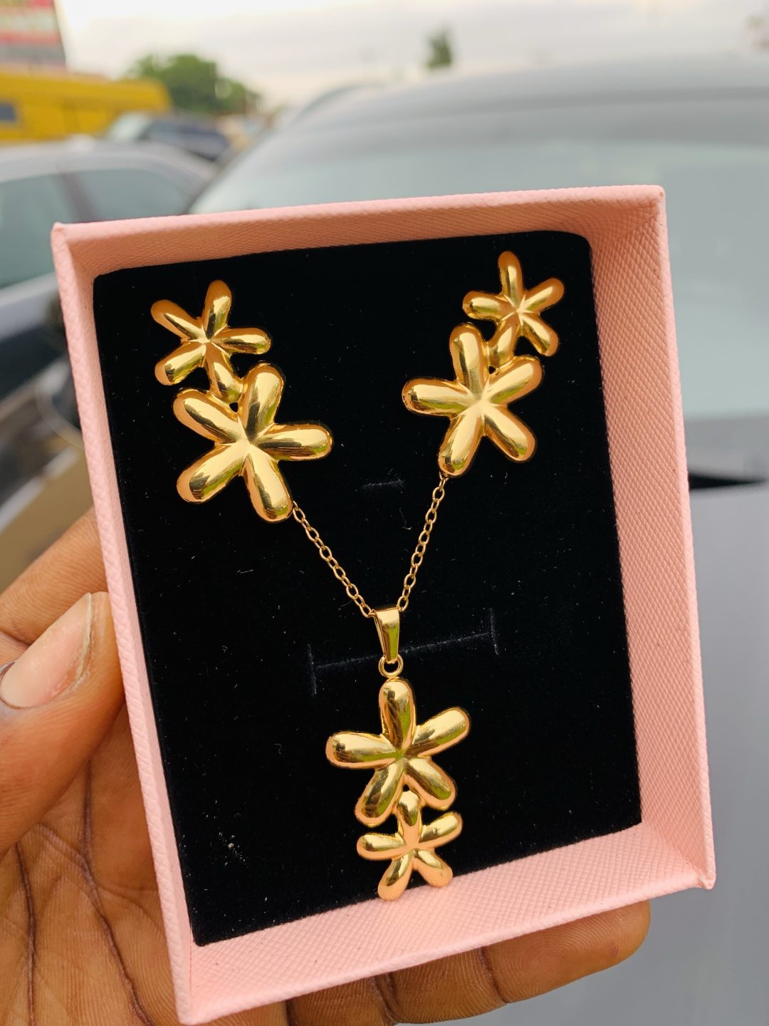Luxury steel gold set comes with exact box 005 - Image 2